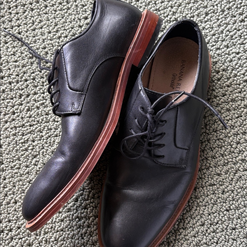 Banana republic Men’s  premium leather dress shoe size 8 Ortholite like new!